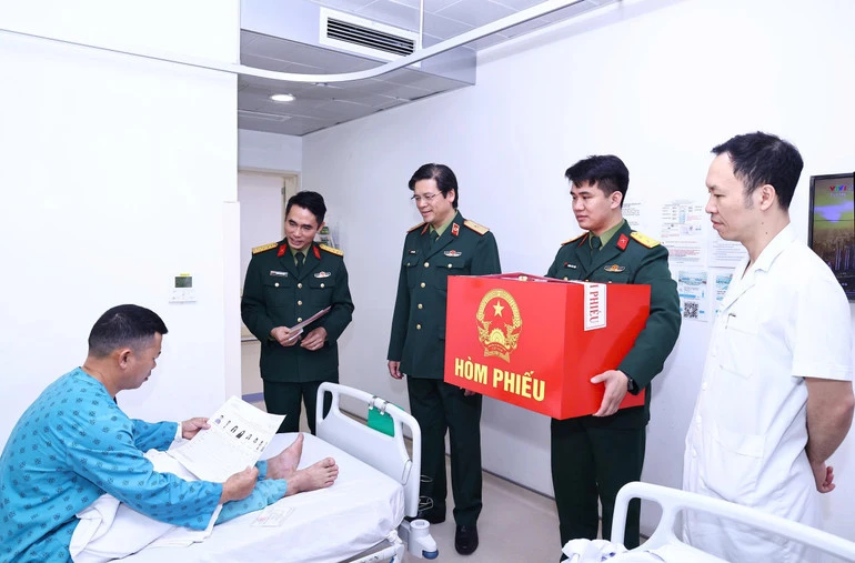 Nguyên Phó Chủ tịch nước Nguyễn Thị Bình bỏ phiếu tại điểm bầu cử số 32, Bệnh viện Trung ương Quân đội 108 Nguyên Phó Chủ tịch nước Nguyễn Thị Bình bỏ phiếu tại điểm bầu cử số 32, Bệnh viện Trung ương Quân đội 108