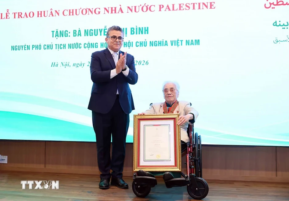 Nguyên Phó Chủ tịch nước Nguyễn Thị Bình nhận Huân chương cao quý của Palestine Nguyên Phó Chủ tịch nước Nguyễn Thị Bình nhận Huân chương cao quý của Palestine