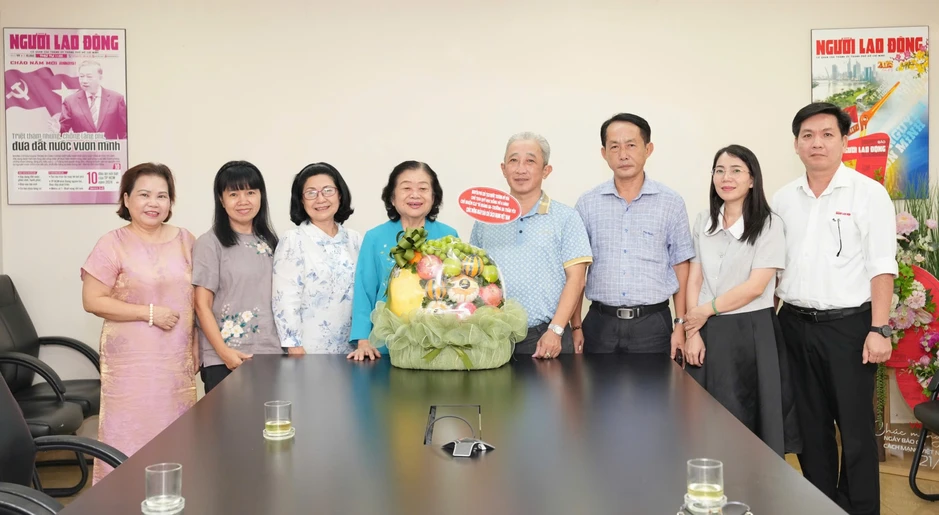 Nguyên Phó Chủ tịch nước Trương Mỹ Hoa thăm TinVina nhân Ngày 21-6 Nguyên Phó Chủ tịch nước Trương Mỹ Hoa thăm TinVina nhân Ngày 21-6