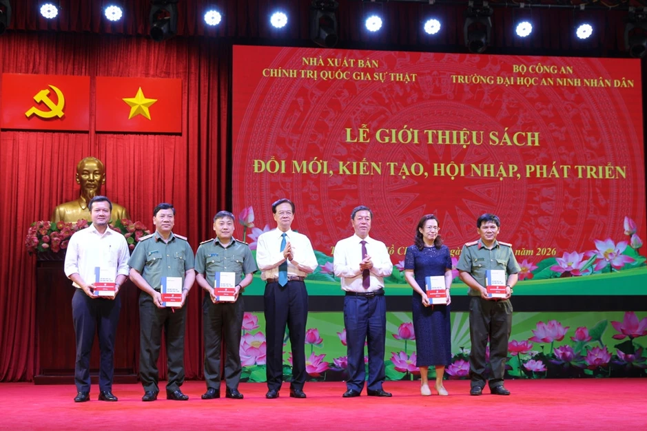 Nguyên Thủ tướng Nguyễn Tấn Dũng ra mắt sách 'Đổi mới, kiến tạo, hội nhập, phát triển'