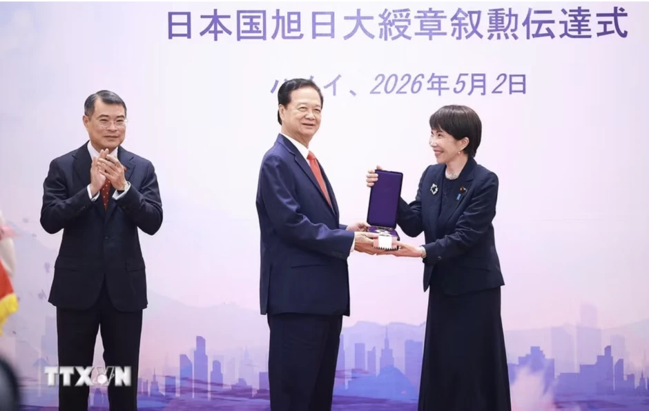 Nguyên Tổng Bí thư Nông Đức Mạnh, nguyên Thủ tướng Nguyễn Tấn Dũng nhận Huân chương Mặt trời mọc Nguyên Tổng Bí thư Nông Đức Mạnh, nguyên Thủ tướng Nguyễn Tấn Dũng nhận Huân chương Mặt trời mọc