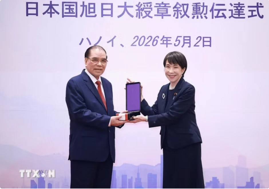 Nguyên Tổng Bí thư Nông Đức Mạnh, nguyên Thủ tướng Nguyễn Tấn Dũng nhận Huân chương Mặt trời mọc Nguyên Tổng Bí thư Nông Đức Mạnh, nguyên Thủ tướng Nguyễn Tấn Dũng nhận Huân chương Mặt trời mọc