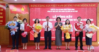 Nhà xuất bản Chính trị quốc gia Sự thật tổng kết Cuộc thi chính luận về bảo vệ nền tảng tư tưởng của Đảng