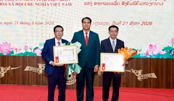 Nhiều cá nhân, tập thể tỉnh Điện Biên được trao tặng Huân chương của nước Cộng hòa Dân chủ Nhân dân Lào