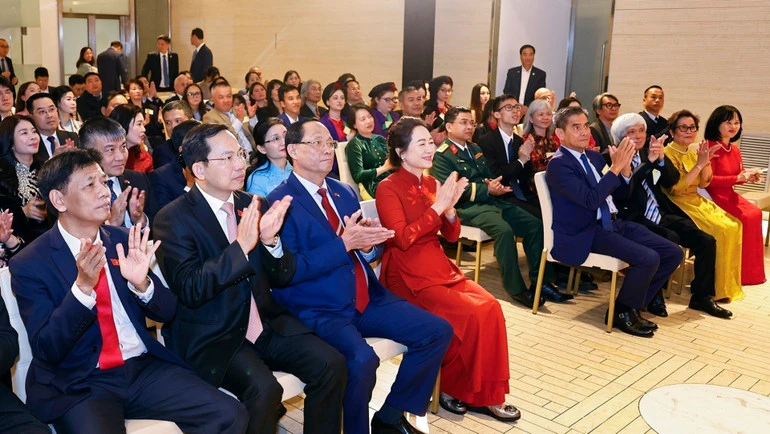 Nhiều quyết sách lớn tạo cơ hội rộng mở cho đội ngũ trí thức người Việt ở nước ngoài Nhiều quyết sách lớn tạo cơ hội rộng mở cho đội ngũ trí thức người Việt ở nước ngoài