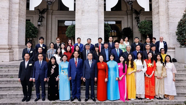 Nhiều quyết sách lớn tạo cơ hội rộng mở cho đội ngũ trí thức người Việt ở nước ngoài Nhiều quyết sách lớn tạo cơ hội rộng mở cho đội ngũ trí thức người Việt ở nước ngoài