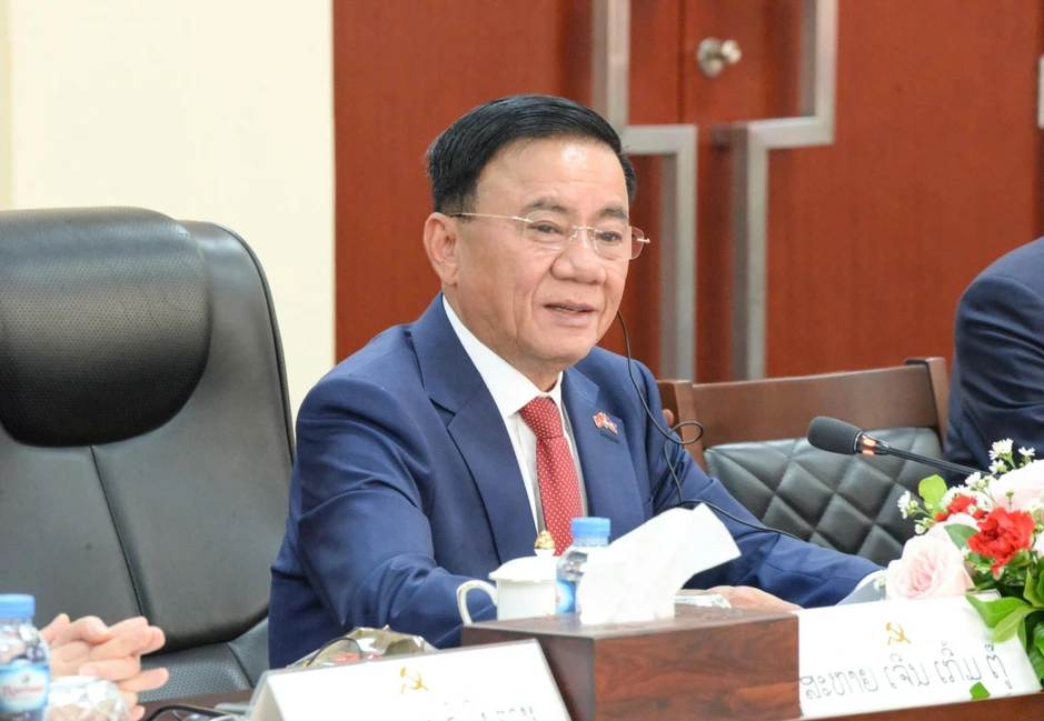 Nhìn lại chuyến thăm của Thường trực Ban Bí thư tới hai nước láng giềng gần gũi Nhìn lại chuyến thăm của Thường trực Ban Bí thư tới hai nước láng giềng gần gũi