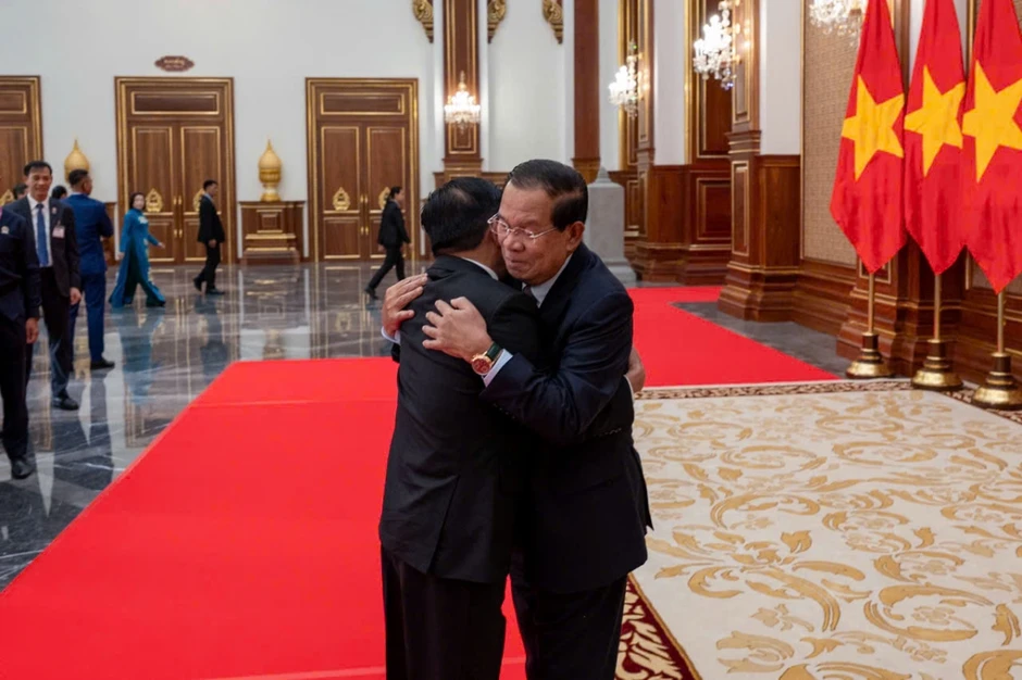 Nhìn lại chuyến thăm của Thường trực Ban Bí thư tới hai nước láng giềng gần gũi Nhìn lại chuyến thăm của Thường trực Ban Bí thư tới hai nước láng giềng gần gũi