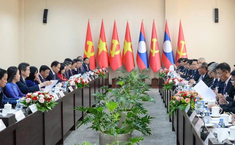 Nhìn lại chuyến thăm của Thường trực Ban Bí thư tới hai nước láng giềng gần gũi Nhìn lại chuyến thăm của Thường trực Ban Bí thư tới hai nước láng giềng gần gũi