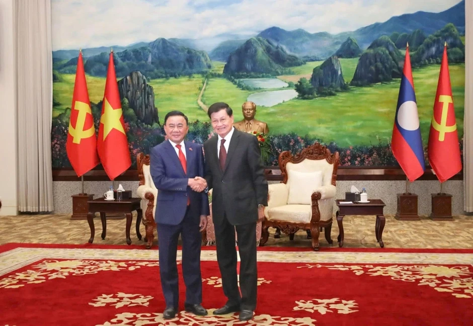 Nhìn lại chuyến thăm của Thường trực Ban Bí thư tới hai nước láng giềng gần gũi Nhìn lại chuyến thăm của Thường trực Ban Bí thư tới hai nước láng giềng gần gũi