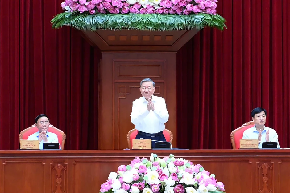Nhìn thẳng vào thực tiễn để đổi mới mạnh mẽ công tác quy hoạch, sử dụng cán bộ Nhìn thẳng vào thực tiễn để đổi mới mạnh mẽ công tác quy hoạch, sử dụng cán bộ