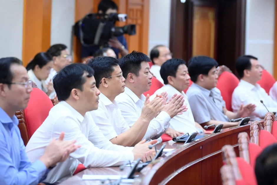 Nhìn thẳng vào thực tiễn để đổi mới mạnh mẽ công tác quy hoạch, sử dụng cán bộ Nhìn thẳng vào thực tiễn để đổi mới mạnh mẽ công tác quy hoạch, sử dụng cán bộ