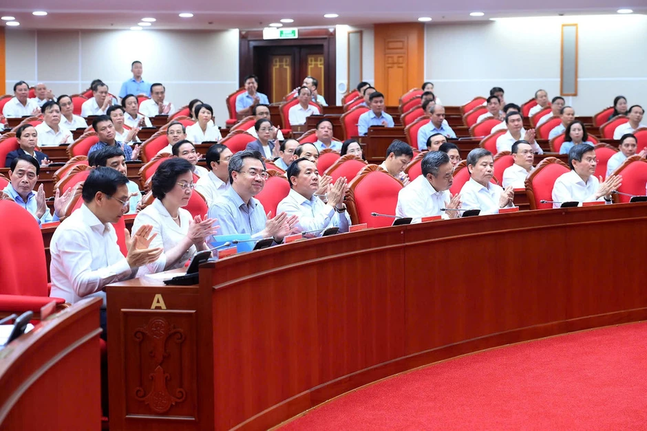 Nhìn thẳng vào thực tiễn để đổi mới mạnh mẽ công tác quy hoạch, sử dụng cán bộ Nhìn thẳng vào thực tiễn để đổi mới mạnh mẽ công tác quy hoạch, sử dụng cán bộ