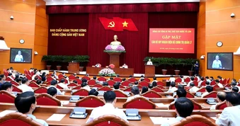 Nhìn thẳng vào thực tiễn để đổi mới mạnh mẽ công tác quy hoạch, sử dụng cán bộ