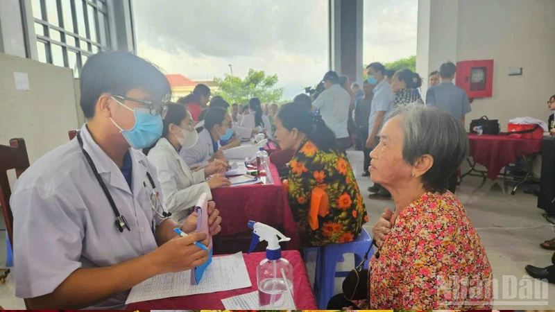 Nhóm nữ đại biểu Quốc hội Việt Nam tổ chức nhiều hoạt động văn hóa-xã hội tại Cần Thơ Nhóm nữ đại biểu Quốc hội Việt Nam tổ chức nhiều hoạt động văn hóa-xã hội tại Cần Thơ