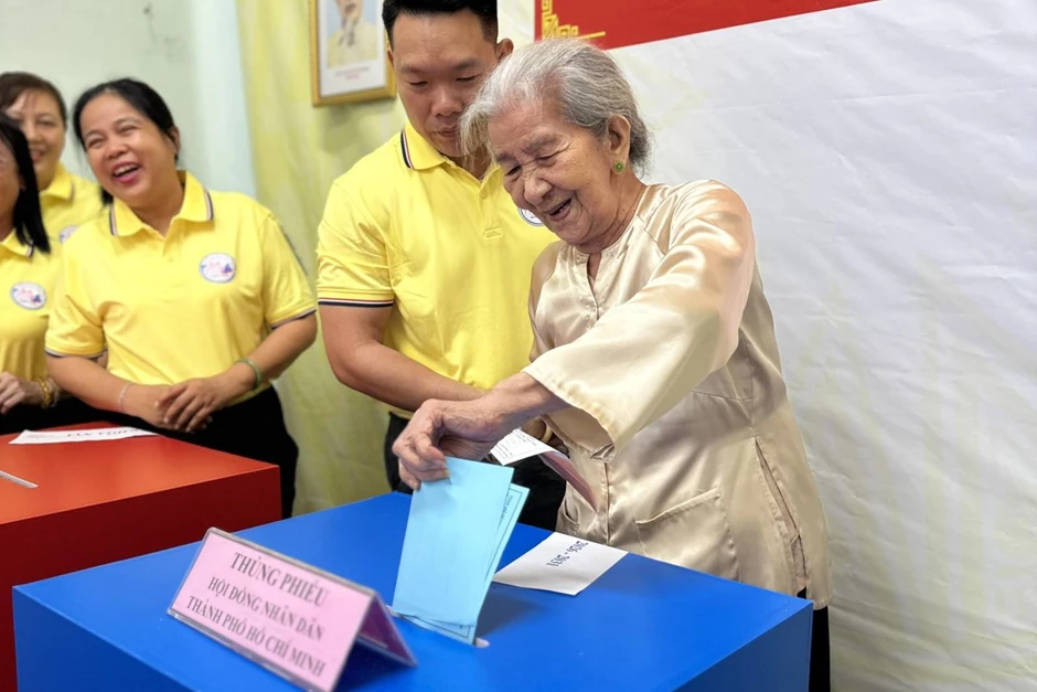 Những lá phiếu đầy trách nhiệm của 'cử tri đặc biệt' tại TP Hồ Chí Minh Những lá phiếu đầy trách nhiệm của 'cử tri đặc biệt' tại TP Hồ Chí Minh