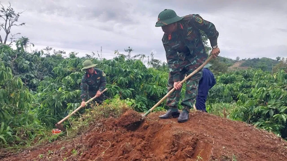 Những liệt sĩ trở về từ nhân dân Những liệt sĩ trở về từ nhân dân