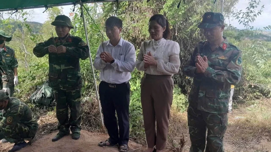 Những liệt sĩ trở về từ nhân dân Những liệt sĩ trở về từ nhân dân