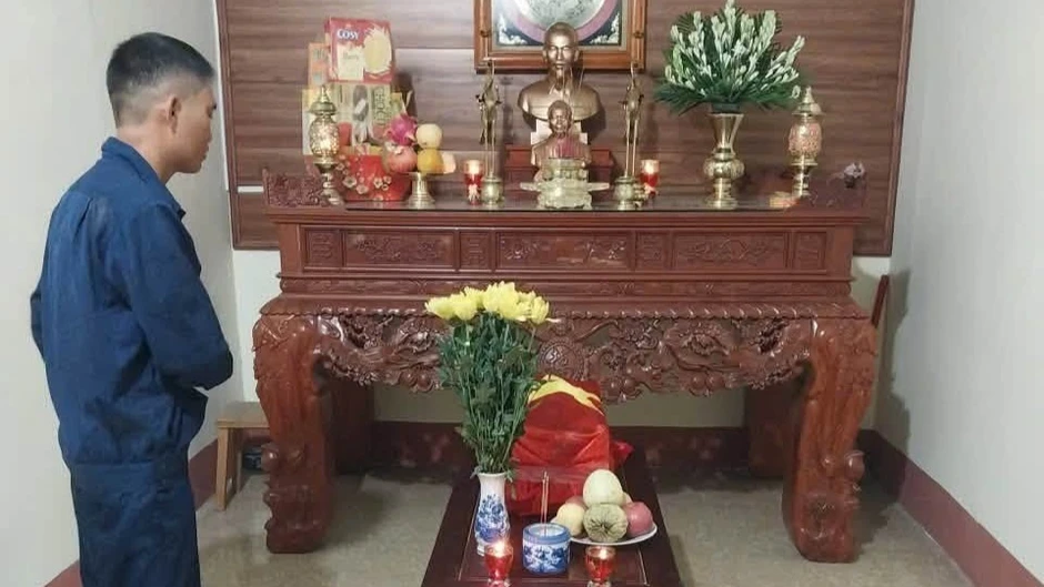 Những liệt sĩ trở về từ nhân dân Những liệt sĩ trở về từ nhân dân