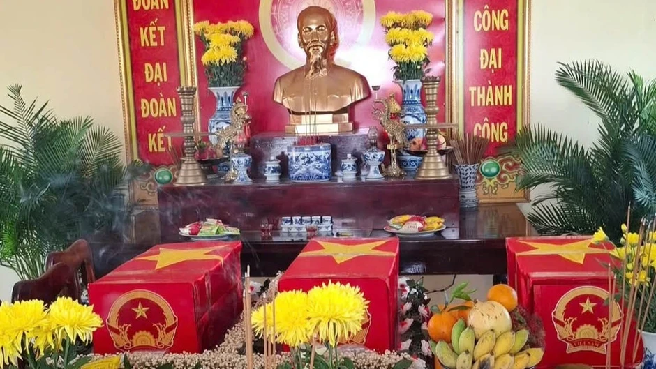 Những liệt sĩ trở về từ nhân dân Những liệt sĩ trở về từ nhân dân