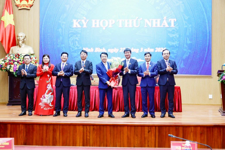 Ninh Bình kiện toàn nhân sự lãnh đạo chủ chốt của bộ máy chính quyền tỉnh Ninh Bình kiện toàn nhân sự lãnh đạo chủ chốt của bộ máy chính quyền tỉnh