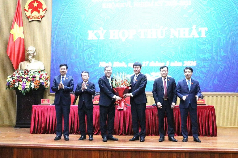 Ninh Bình kiện toàn nhân sự lãnh đạo chủ chốt của bộ máy chính quyền tỉnh Ninh Bình kiện toàn nhân sự lãnh đạo chủ chốt của bộ máy chính quyền tỉnh