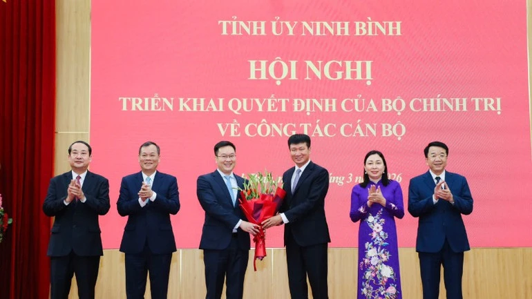 Ninh Bình triển khai quyết định của Bộ Chính trị, Ban Bí thư về công tác cán bộ Ninh Bình triển khai quyết định của Bộ Chính trị, Ban Bí thư về công tác cán bộ