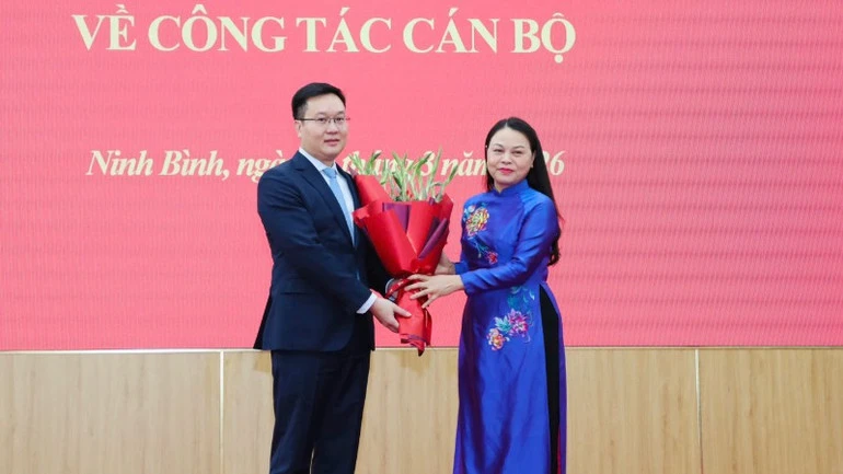 Ninh Bình triển khai quyết định của Bộ Chính trị, Ban Bí thư về công tác cán bộ Ninh Bình triển khai quyết định của Bộ Chính trị, Ban Bí thư về công tác cán bộ