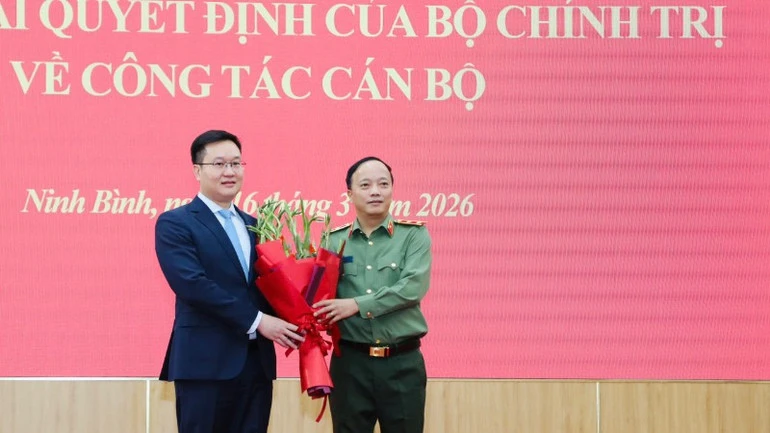 Ninh Bình triển khai quyết định của Bộ Chính trị, Ban Bí thư về công tác cán bộ Ninh Bình triển khai quyết định của Bộ Chính trị, Ban Bí thư về công tác cán bộ