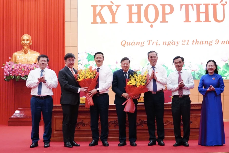 Ông Bùi Hoàng Phương được bầu làm Chủ tịch tỉnh Quảng Trị Ông Bùi Hoàng Phương được bầu làm Chủ tịch tỉnh Quảng Trị
