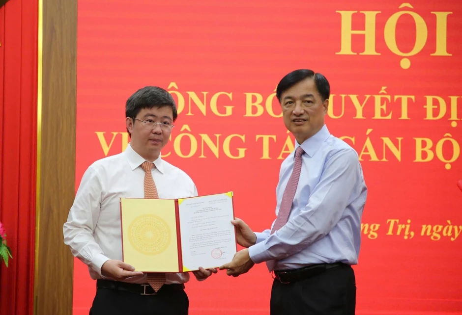 Ông Bùi Hoàng Phương được giới thiệu để bầu Chủ tịch UBND tỉnh Quảng Trị Ông Bùi Hoàng Phương được giới thiệu để bầu Chủ tịch UBND tỉnh Quảng Trị