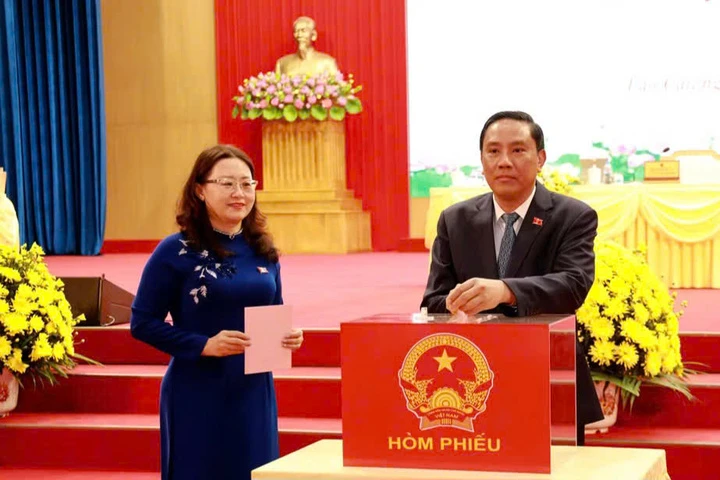 Ông Hoàng Giang được bầu làm Chủ tịch HĐND tỉnh Lào Cai Ông Hoàng Giang được bầu làm Chủ tịch HĐND tỉnh Lào Cai