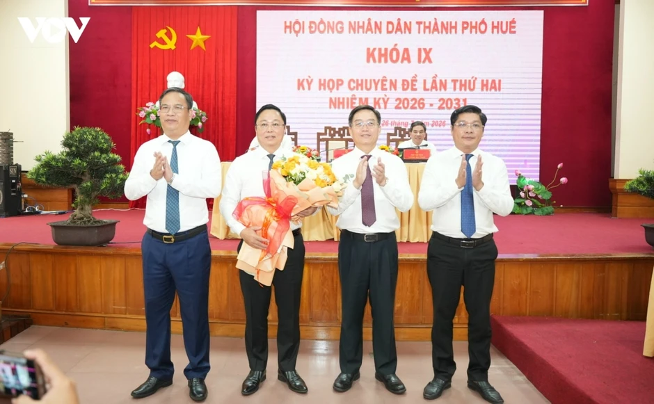 Ông Lê Trí Thanh được bầu giữ chức Chủ tịch UBND thành phố Huế Ông Lê Trí Thanh được bầu giữ chức Chủ tịch UBND thành phố Huế