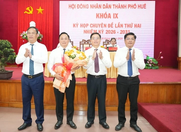 Ông Lê Trí Thanh được bầu làm Chủ tịch UBND TP Huế Ông Lê Trí Thanh được bầu làm Chủ tịch UBND TP Huế