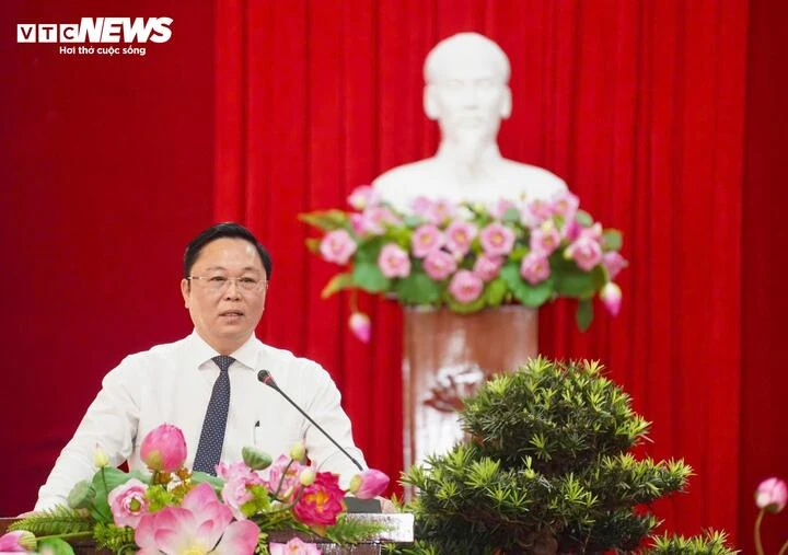 Ông Lê Trí Thanh được bầu làm Chủ tịch UBND TP Huế Ông Lê Trí Thanh được bầu làm Chủ tịch UBND TP Huế
