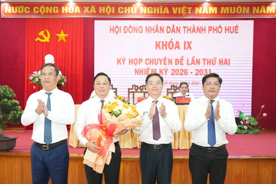 Ông Lê Trí Thanh giữ chức Chủ tịch UBND thành phố Huế Ông Lê Trí Thanh giữ chức Chủ tịch UBND thành phố Huế