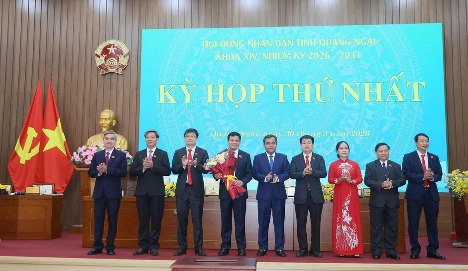 Ông Nguyễn Hoàng Giang tái đắc cử Chủ tịch UBND tỉnh Quảng Ngãi Ông Nguyễn Hoàng Giang tái đắc cử Chủ tịch UBND tỉnh Quảng Ngãi