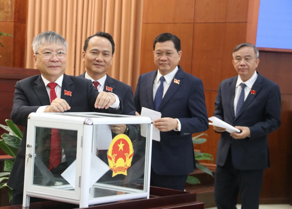 Ông Nguyễn Mạnh Hùng được bầu giữ chức Chủ tịch UBND thành phố Đà Nẵng