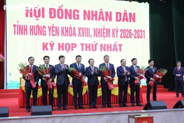 Ông Nguyễn Mạnh Quyền được bầu làm Chủ tịch UBND tỉnh Hưng Yên Ông Nguyễn Mạnh Quyền được bầu làm Chủ tịch UBND tỉnh Hưng Yên