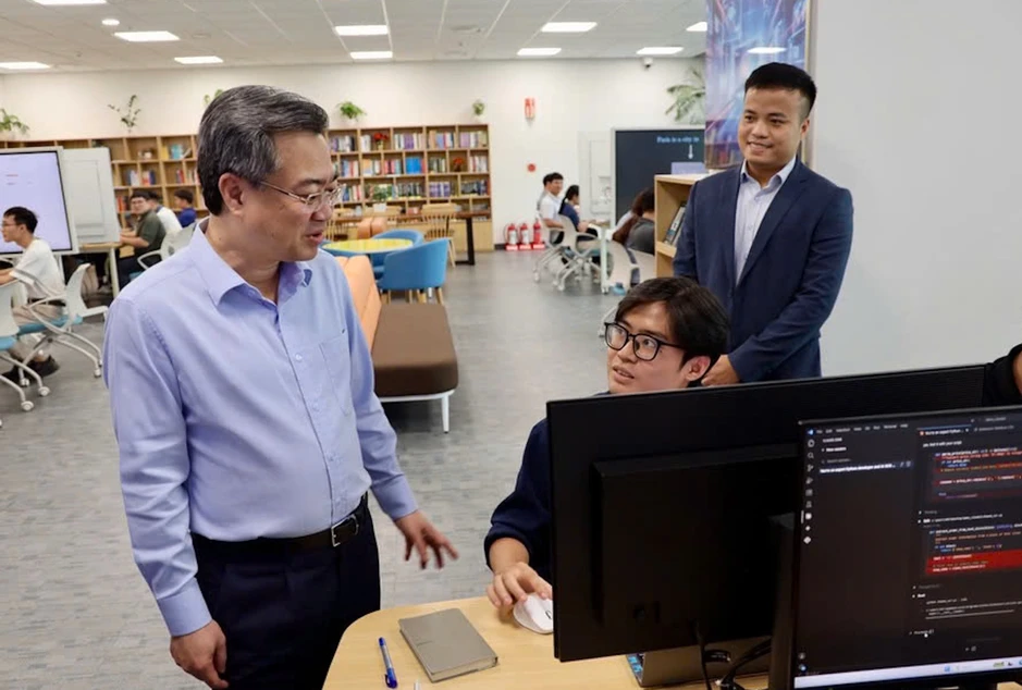 Ông Nguyễn Thanh Nghị đề nghị Samsung đào tạo chuyên gia chất lượng cao về AI Ông Nguyễn Thanh Nghị đề nghị Samsung đào tạo chuyên gia chất lượng cao về AI