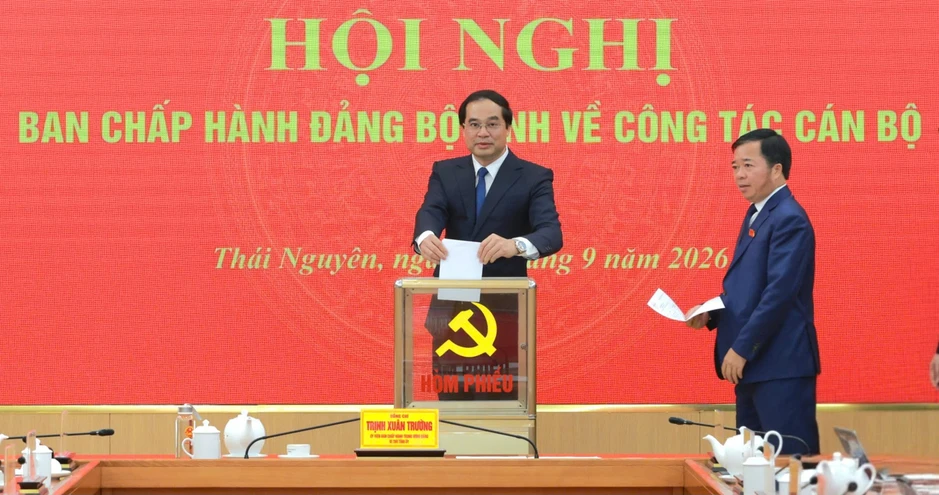 Ông Nguyễn Thế Mạnh được giới thiệu làm Chủ tịch UBND tỉnh Thái Nguyên Ông Nguyễn Thế Mạnh được giới thiệu làm Chủ tịch UBND tỉnh Thái Nguyên