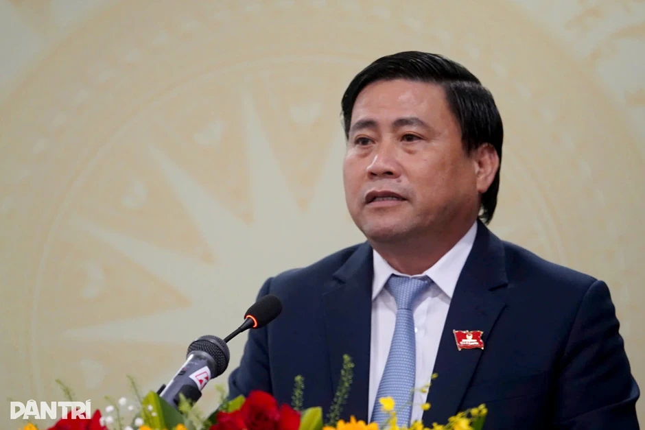 Ông Nguyễn Việt Hùng được bầu làm Chủ tịch UBND tỉnh Khánh Hòa Ông Nguyễn Việt Hùng được bầu làm Chủ tịch UBND tỉnh Khánh Hòa