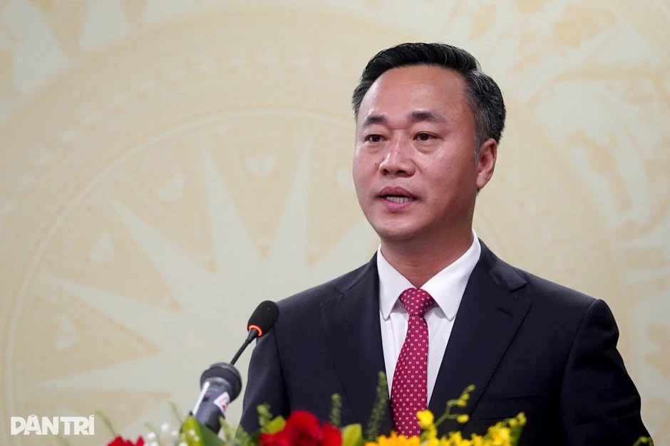 Ông Nguyễn Việt Hùng được bầu làm Chủ tịch UBND tỉnh Khánh Hòa Ông Nguyễn Việt Hùng được bầu làm Chủ tịch UBND tỉnh Khánh Hòa