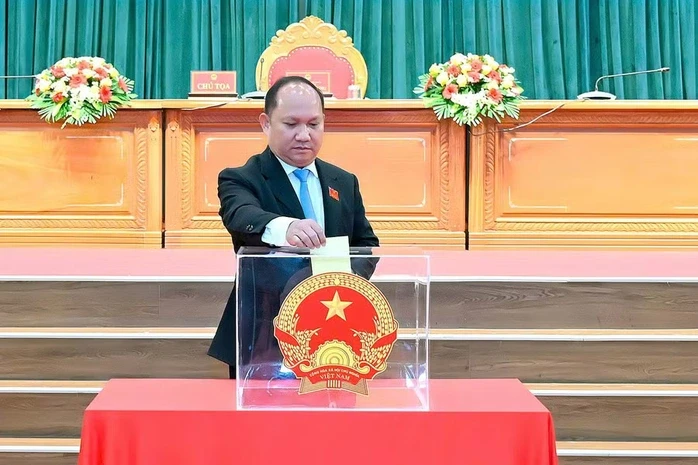 Ông Rah Lan Chung tái đắc cử Chủ tịch HĐND tỉnh Gia Lai với sự tín nhiệm tuyệt đối Ông Rah Lan Chung tái đắc cử Chủ tịch HĐND tỉnh Gia Lai với sự tín nhiệm tuyệt đối