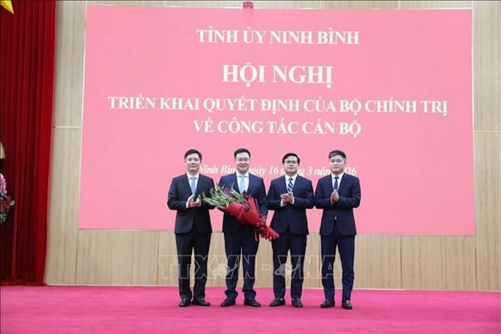 Ông Trần Đăng Quỳnh giữ chức Phó Bí thư Tỉnh ủy Ninh Bình Ông Trần Đăng Quỳnh giữ chức Phó Bí thư Tỉnh ủy Ninh Bình