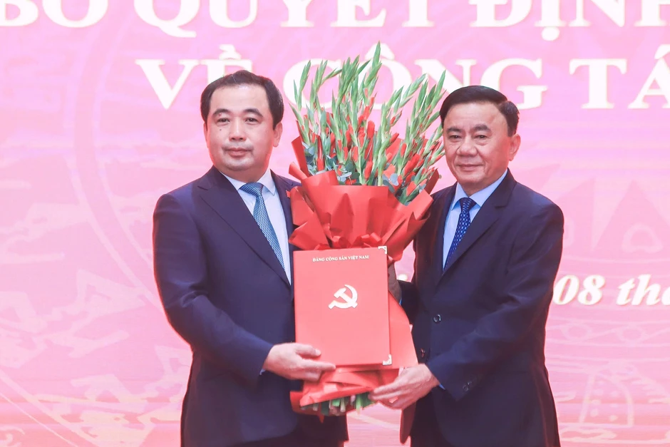 Ông Trần Đức Thắng hứa gì khi nhậm chức Bí thư Hà Nội? Ông Trần Đức Thắng hứa gì khi nhậm chức Bí thư Hà Nội?