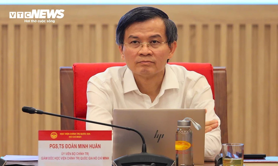 PGS.TS Đoàn Minh Huấn: 'Xây dựng xã, phường XHCN dựa vào 8 đặc trưng của xã hội XHCN' PGS.TS Đoàn Minh Huấn: 'Xây dựng xã, phường XHCN dựa vào 8 đặc trưng của xã hội XHCN'