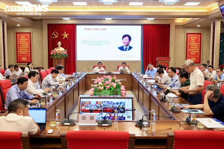 PGS.TS Đoàn Minh Huấn: 'Xây dựng xã, phường XHCN dựa vào 8 đặc trưng của xã hội XHCN' PGS.TS Đoàn Minh Huấn: 'Xây dựng xã, phường XHCN dựa vào 8 đặc trưng của xã hội XHCN'