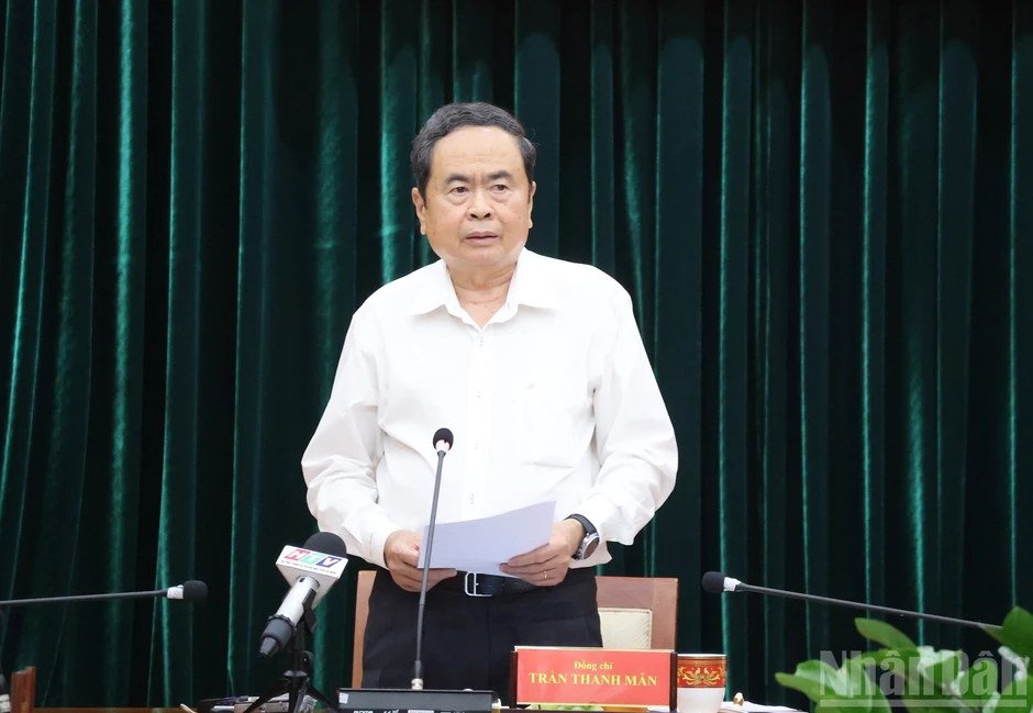 Phân cấp phải làm bộ máy xử lý công việc nhanh hơn, gần dân hơn, hiệu quả hơn Phân cấp phải làm bộ máy xử lý công việc nhanh hơn, gần dân hơn, hiệu quả hơn