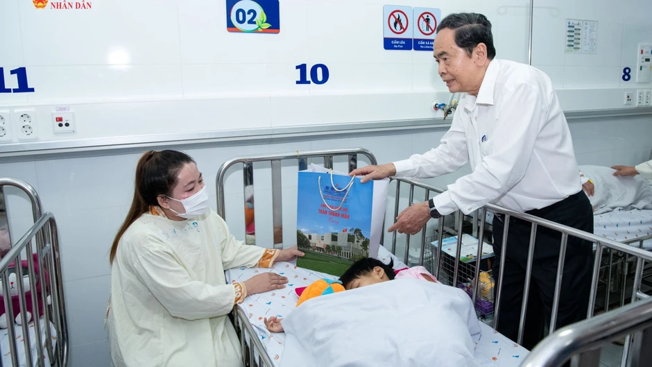 Phân cấp phải làm bộ máy xử lý công việc nhanh hơn, gần dân hơn, hiệu quả hơn Phân cấp phải làm bộ máy xử lý công việc nhanh hơn, gần dân hơn, hiệu quả hơn